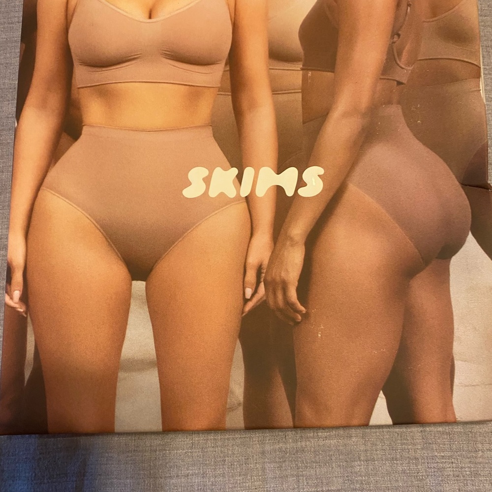 Skims Sculpting High Waisted Thong in Onyx